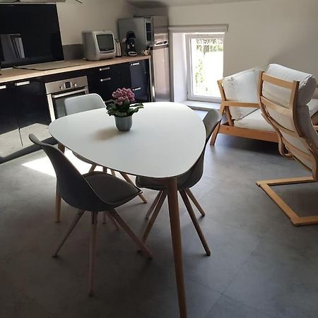 Petite Maison Type Loft En Plein Bourg D'Ambazac Bagian luar foto