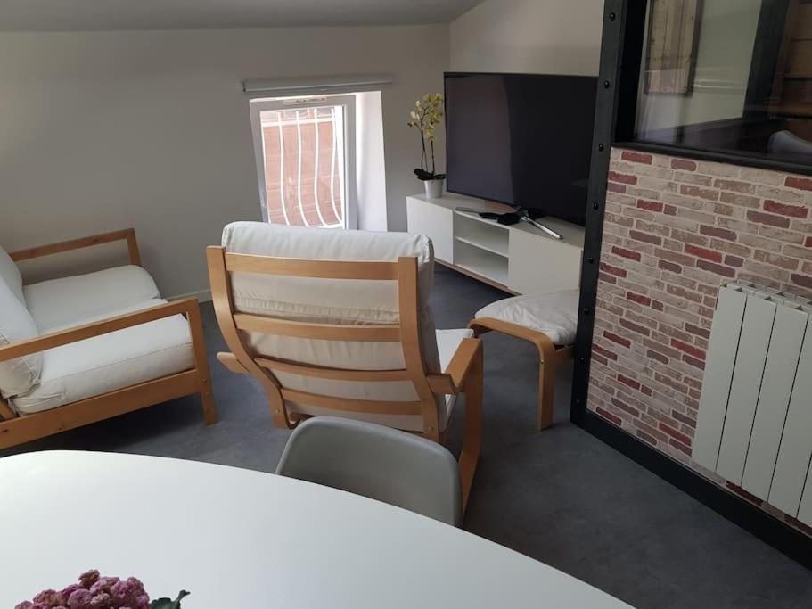 Petite Maison Type Loft En Plein Bourg D'Ambazac Bagian luar foto