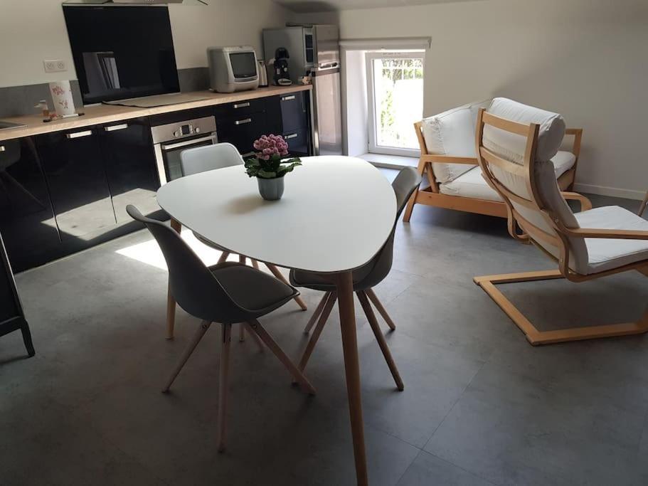Petite Maison Type Loft En Plein Bourg D'Ambazac Bagian luar foto